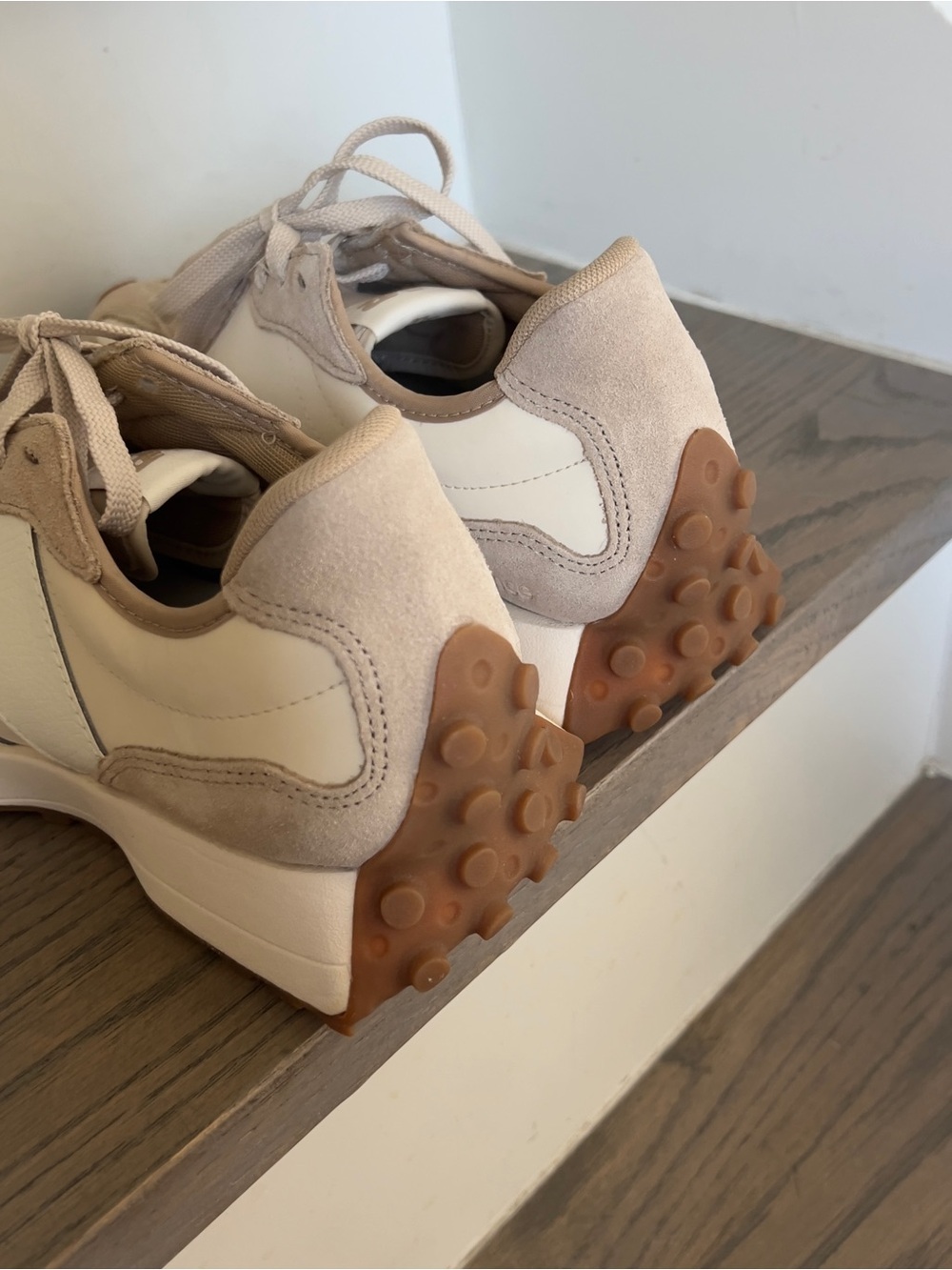 New Balance Exclusive 327 Sneakers in Timberwolf / Sea Salt - Picture 6 of 7
